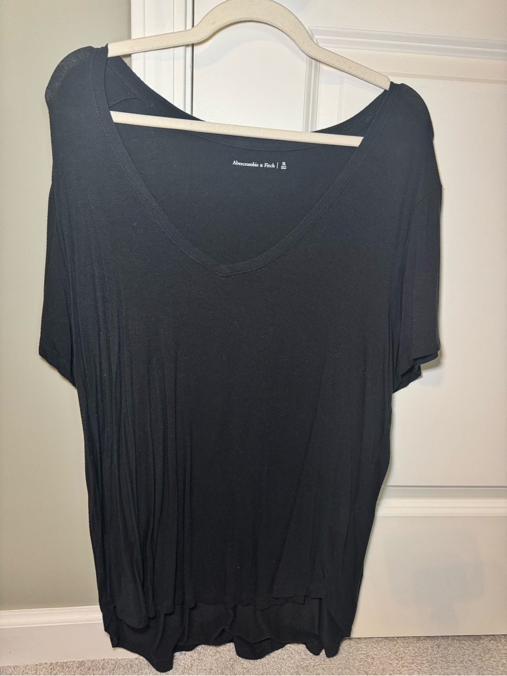 Abercrombie & Fitch Black V-Neck Short Sleeve Tee